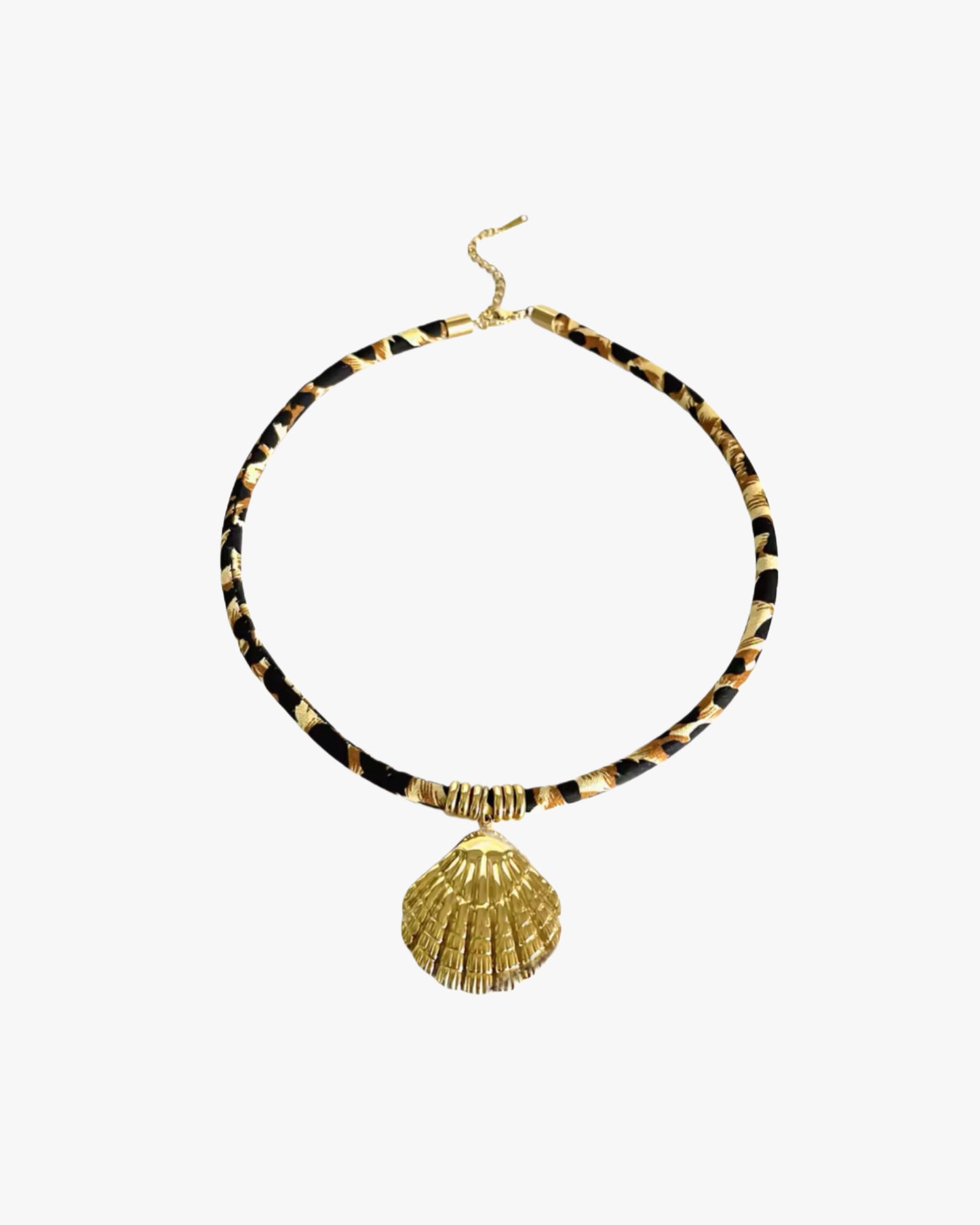 BIVALVO NECKLACE